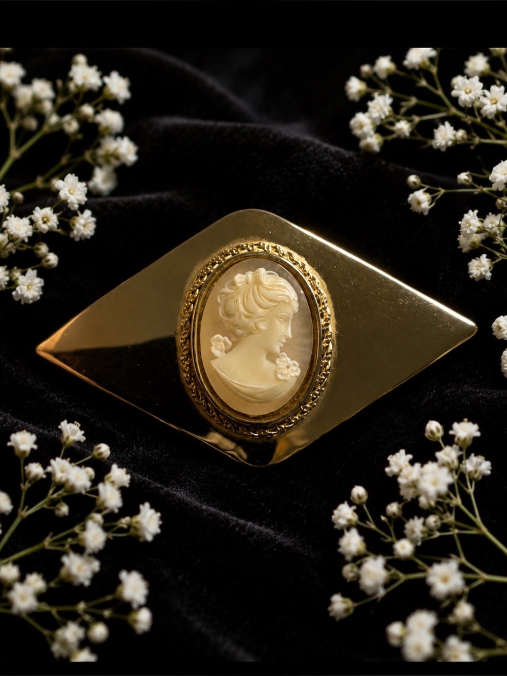 Cameo Brooch Pin Gold-Tone Vintage